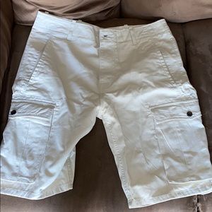 Men’s White Levi Cargo Shorts W31